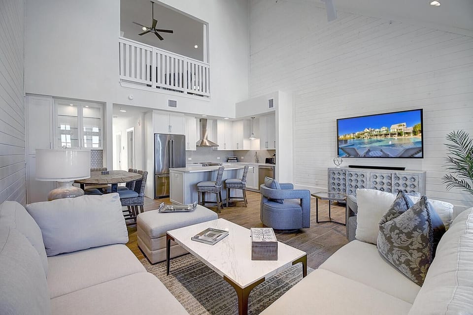 3rd Floor, Living Area
