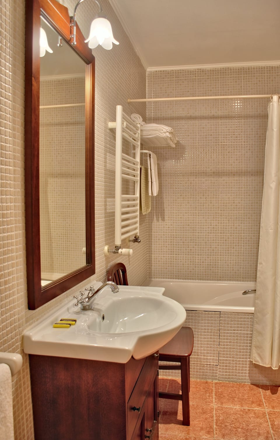 Shower, bidet, towels