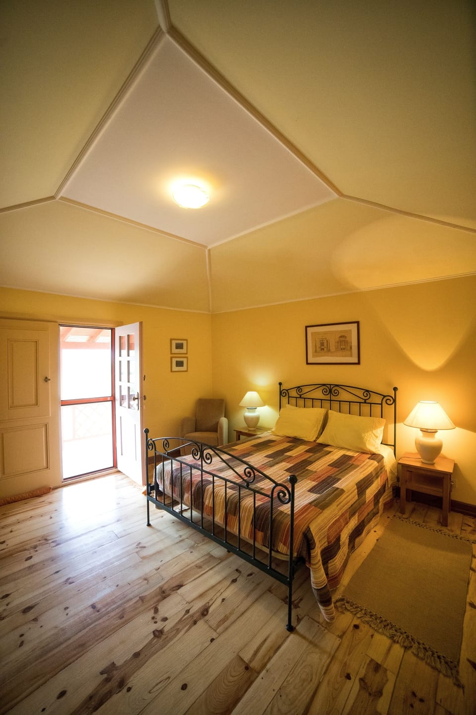 Standard Room | Individually furnished, soundproofing, free cribs/infant beds