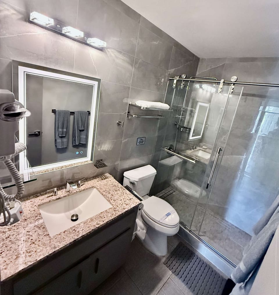 Studio Bathroom, Shower