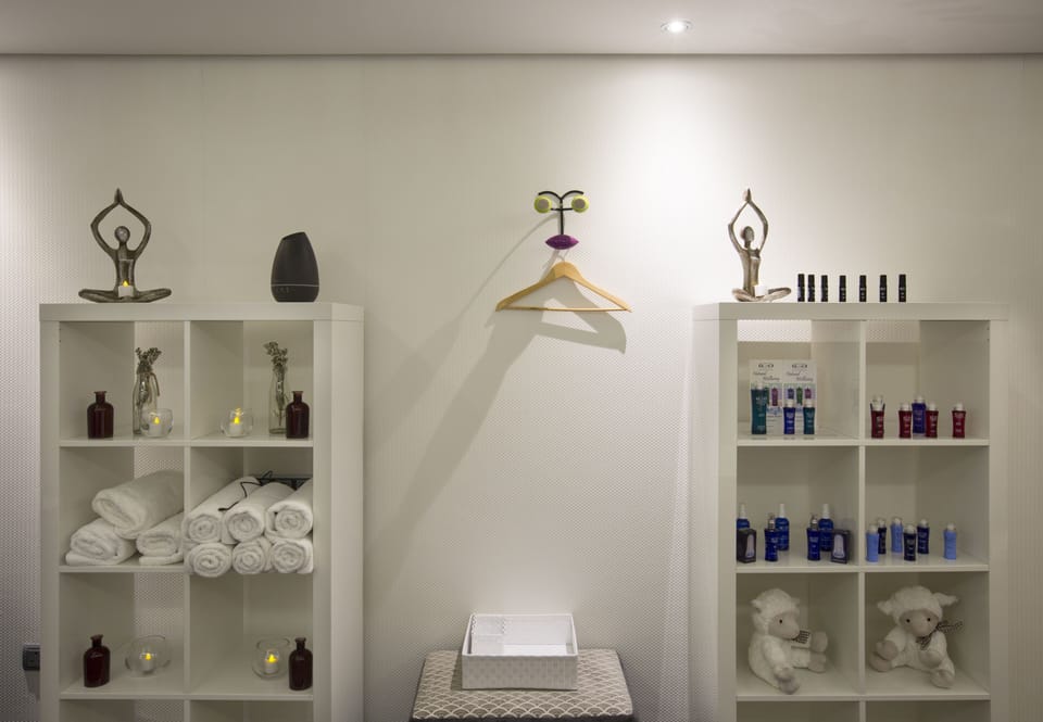 Couples treatment rooms, hot stone massages, deep-tissue massages