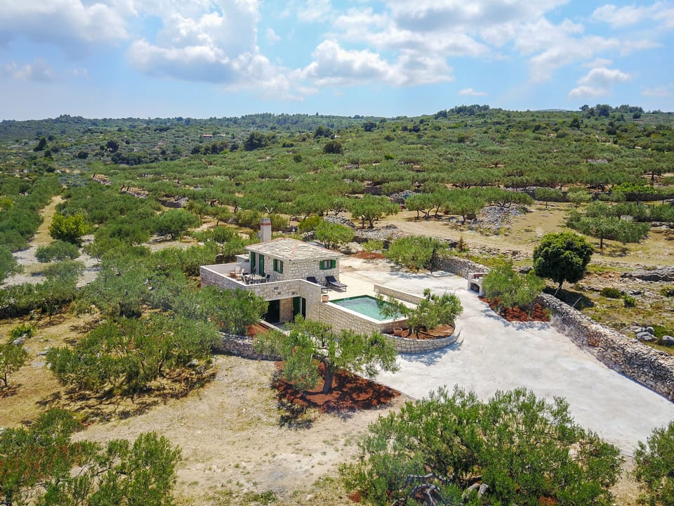 House (Holiday Home with Outdoor Pool and Se) | Exterior