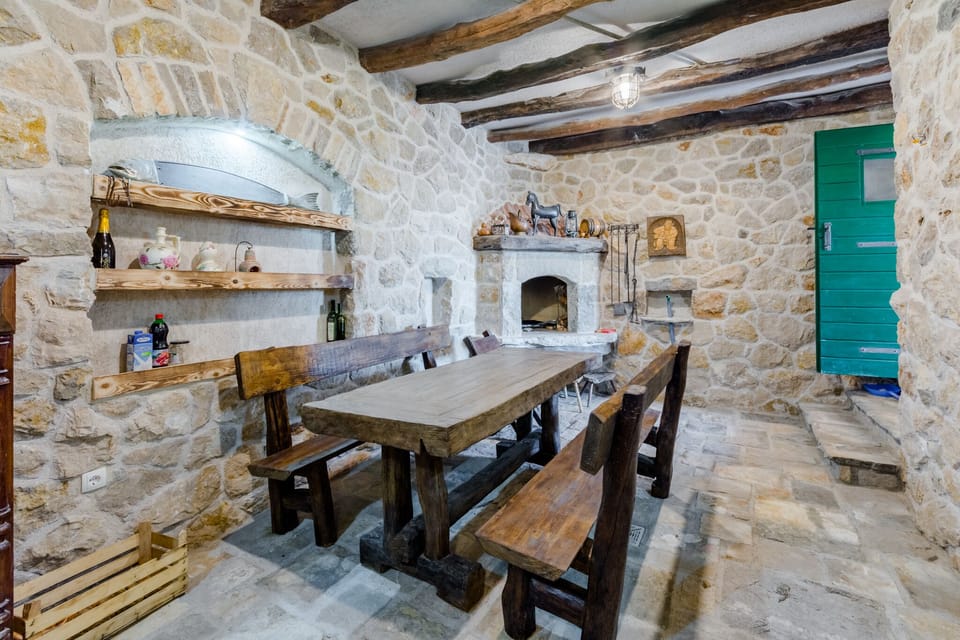 House (Two Bedroom Holiday Home with Private) | Dining room