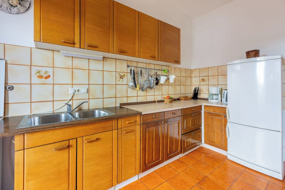 Apartment (A1) | Private kitchen | Fridge, oven, stovetop, espresso maker