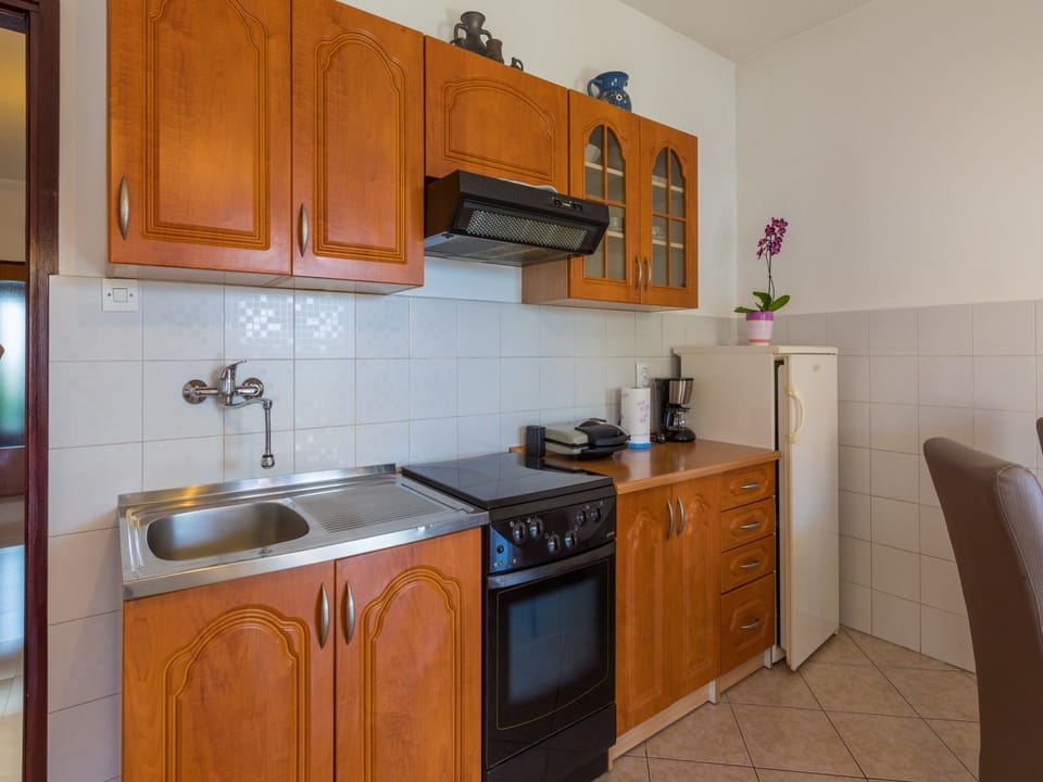 Private kitchen | Fridge, oven, stovetop, dishwasher
