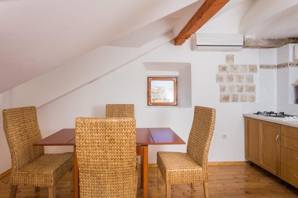 Apartment (Two Bedroom Apartment with Partial Se) | Dining room