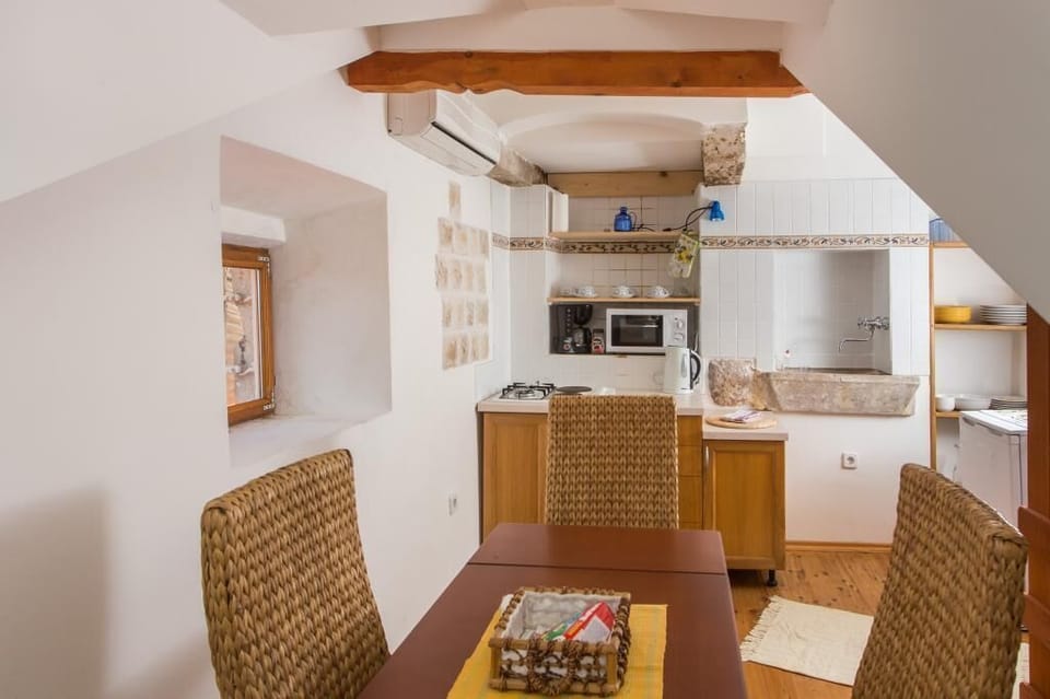 Apartment (Two Bedroom Apartment with Partial Se) | Dining room