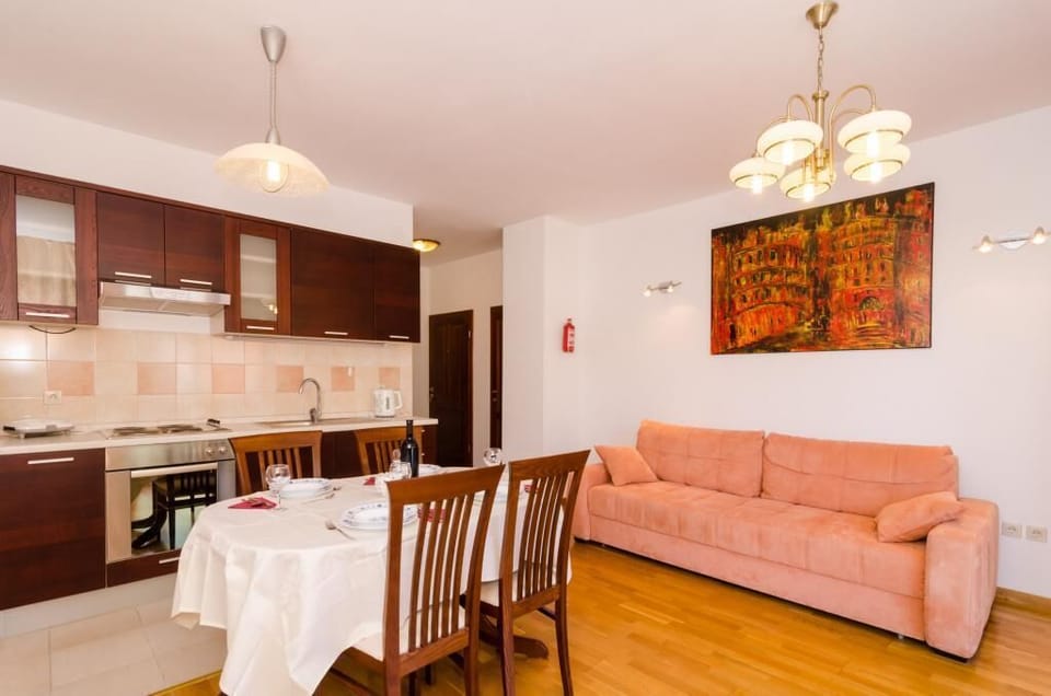 Apartment (One Bedroom Apartment) | Private kitchen | Fridge