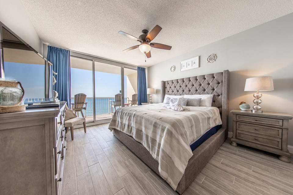 Gulf front master bedroom.