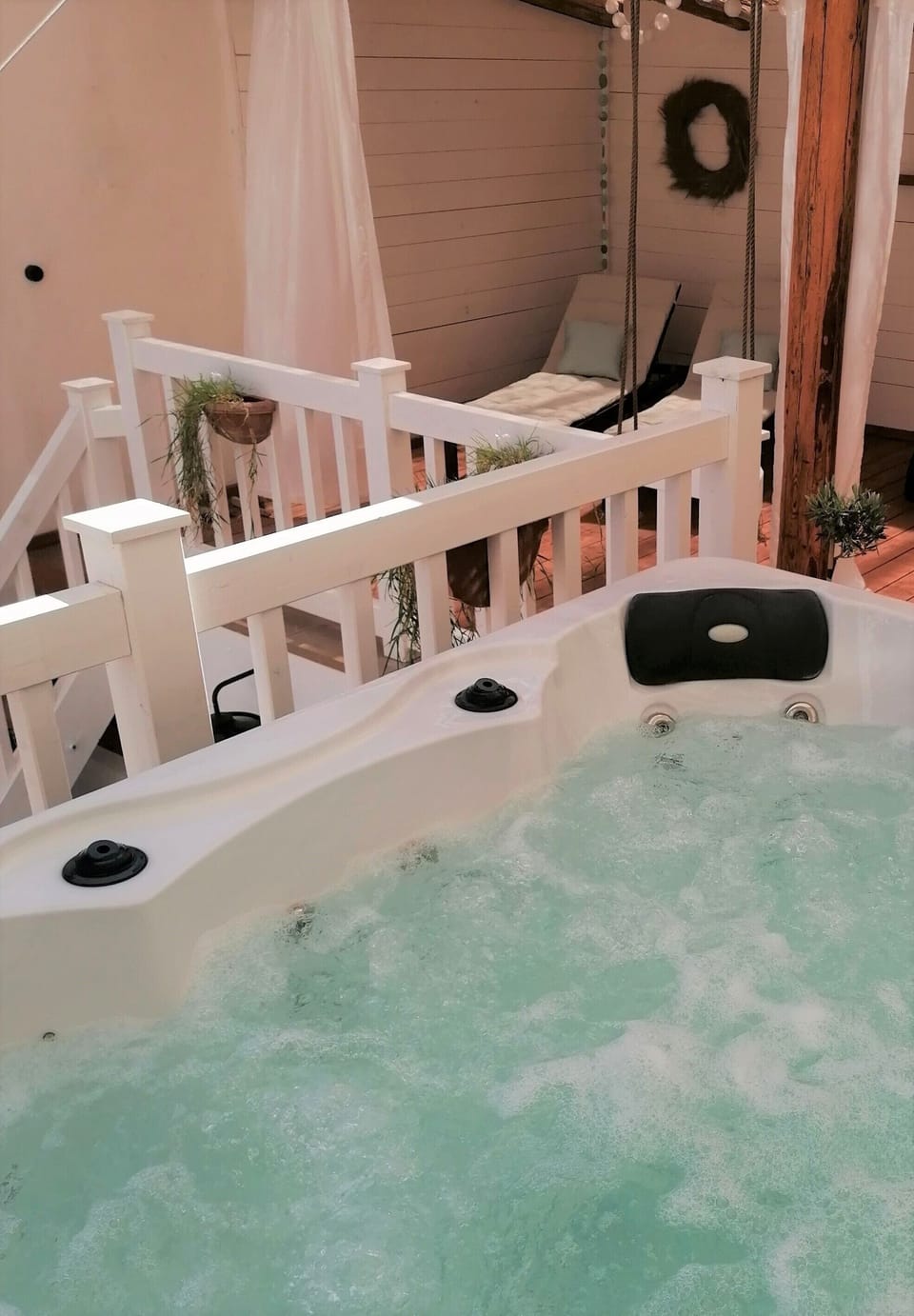 Outdoor spa tub