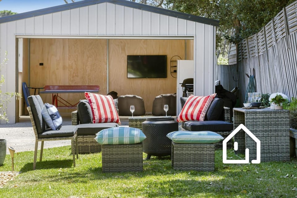 Outdoor furniture is supplied to enjoy the peaceful backyard surrounds
