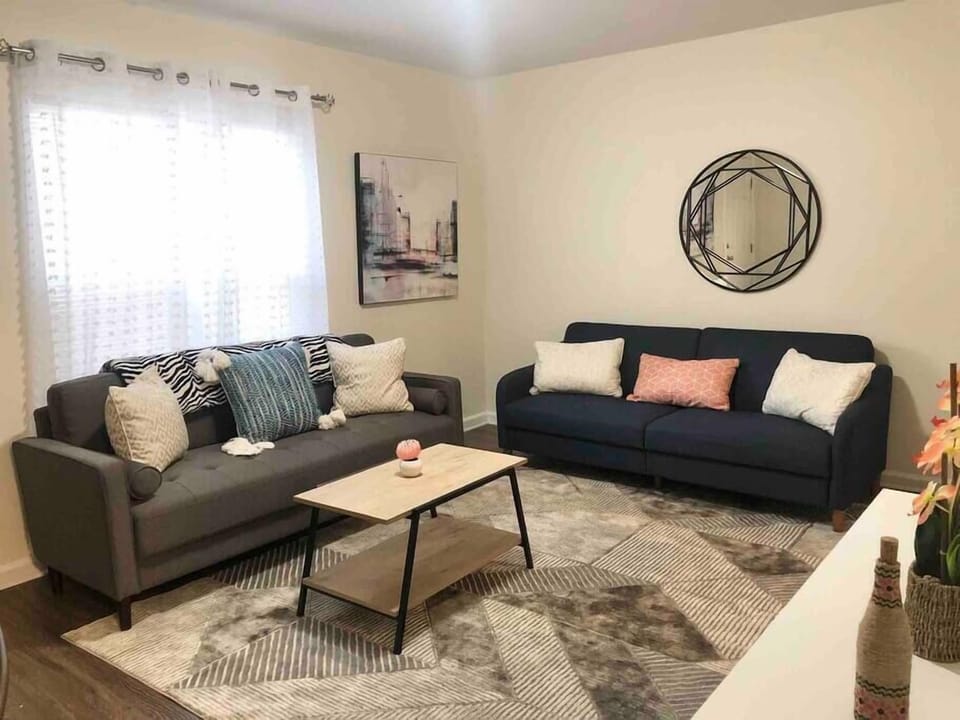 Living Room Area (2)