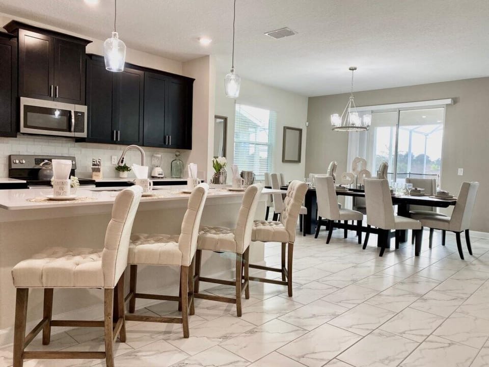 Full Kitchen and Dining Room