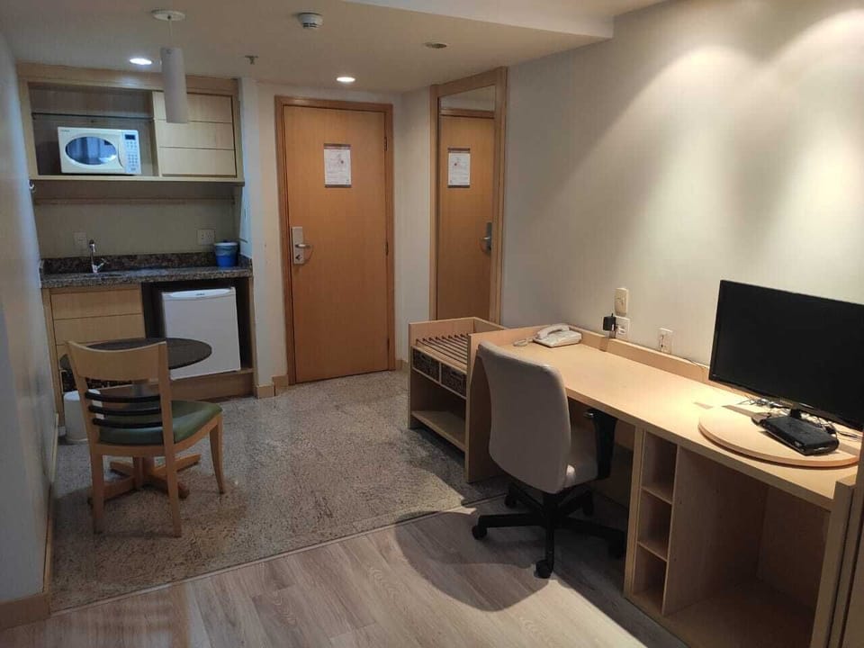 Deluxe Double Room | Iron/ironing board, free WiFi, bed sheets