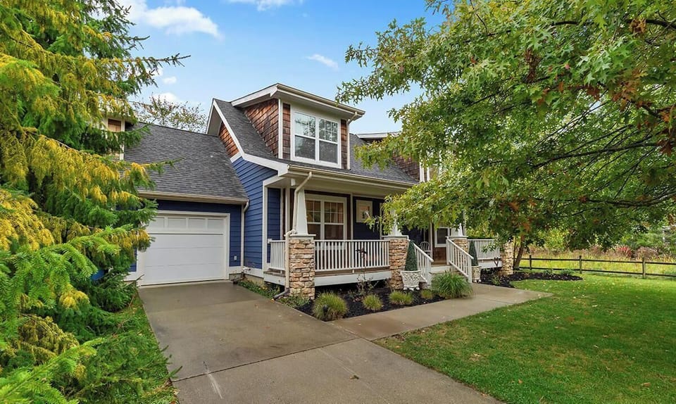 Side view...cottage is attached by a breezeway to the neighboring cottage.  