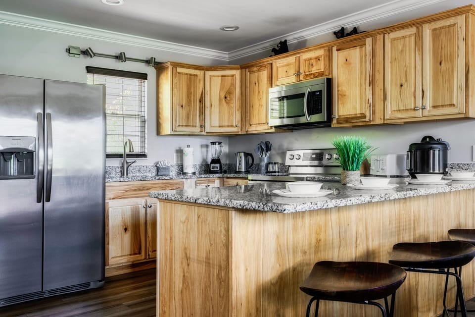 Fully furnished kitchen containing all the essentials you need.
