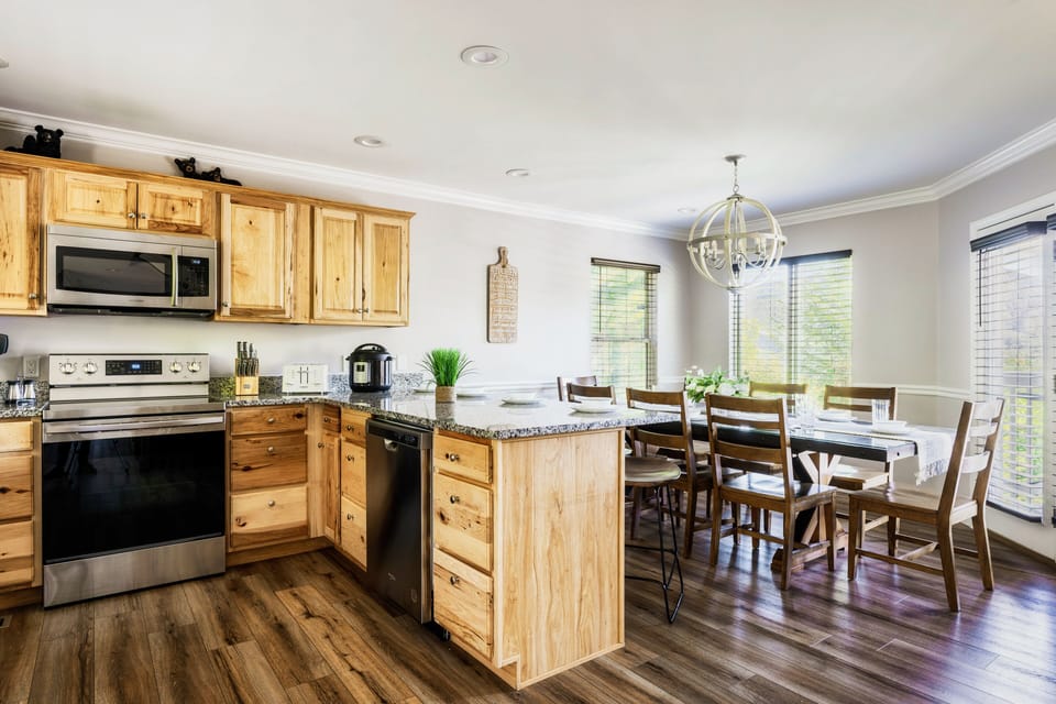 Full kitchen stocked with all the things you need. 