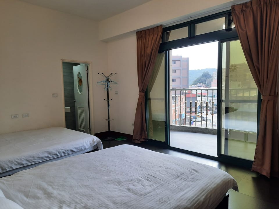Panoramic Quadruple Room | Desk, free WiFi