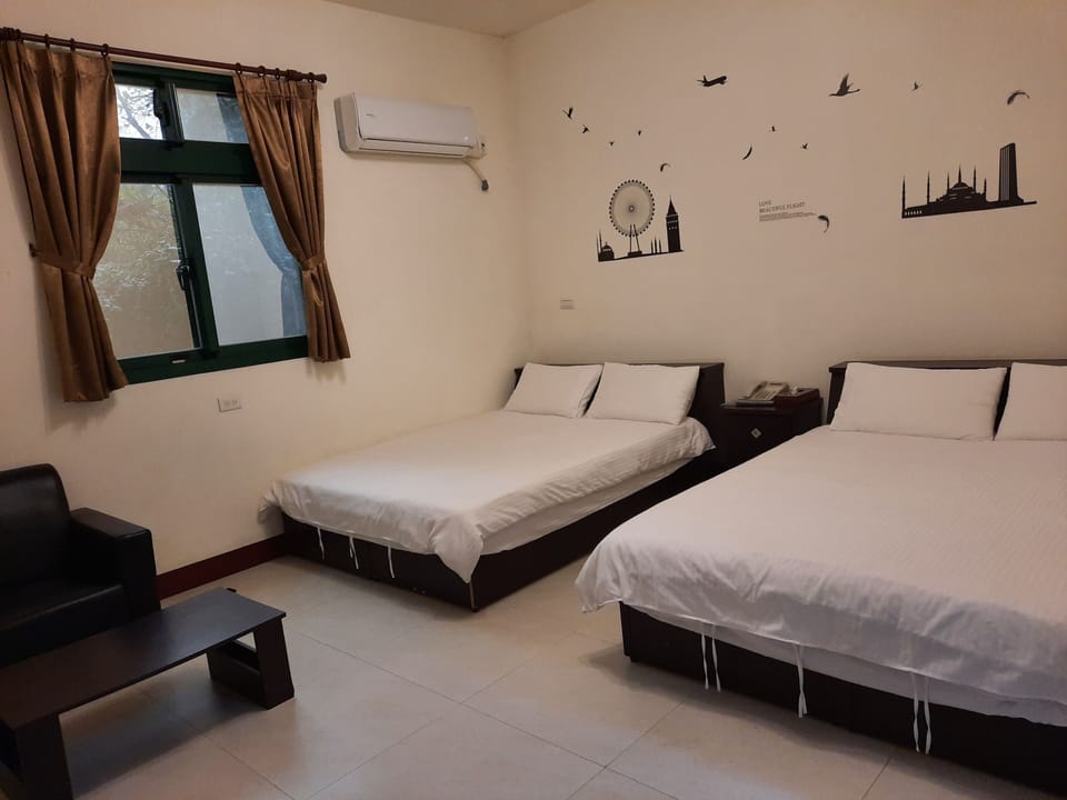 Family Quadruple Room | Desk, free WiFi