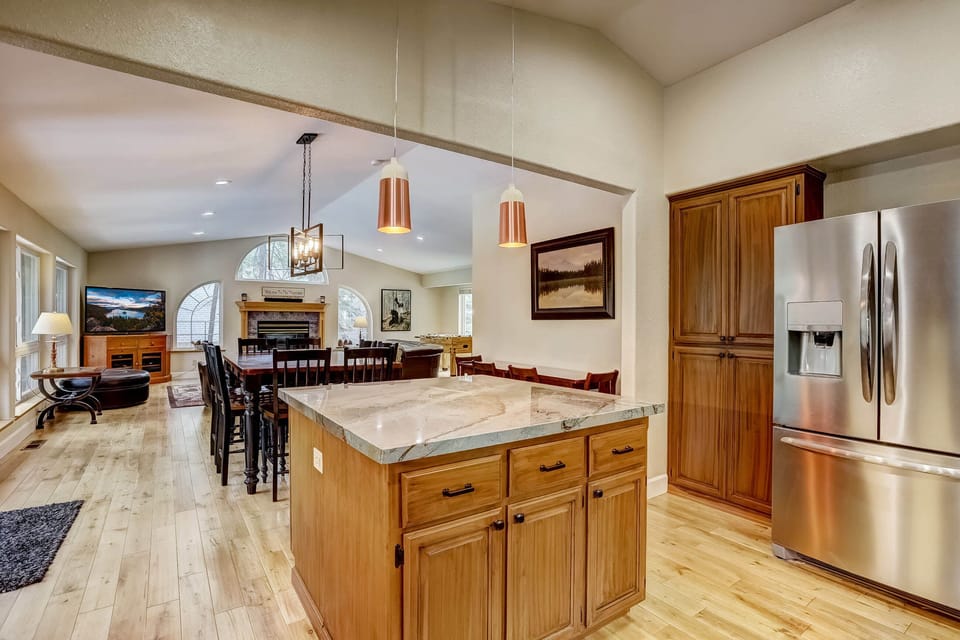 House, Multiple Beds, Hot Tub, Mountain View (Nestled Pines Retreat) | Interior