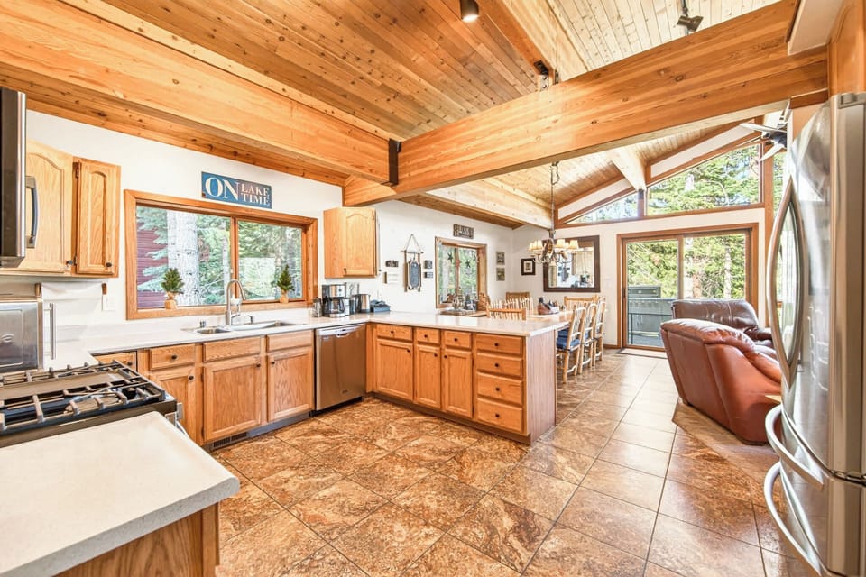 House, Multiple Beds, Patio, Mountain View (Vista Point) | Private kitchen | Fridge, microwave, oven, stovetop