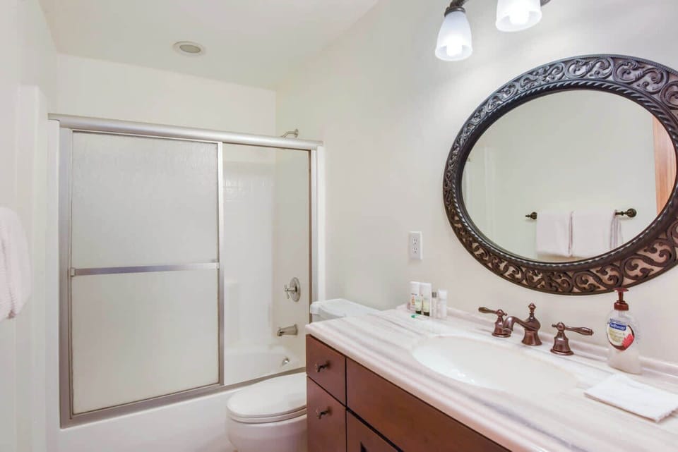 Sunny Woods Acres Near Golf & Adventure Park House in Tahoe Vista