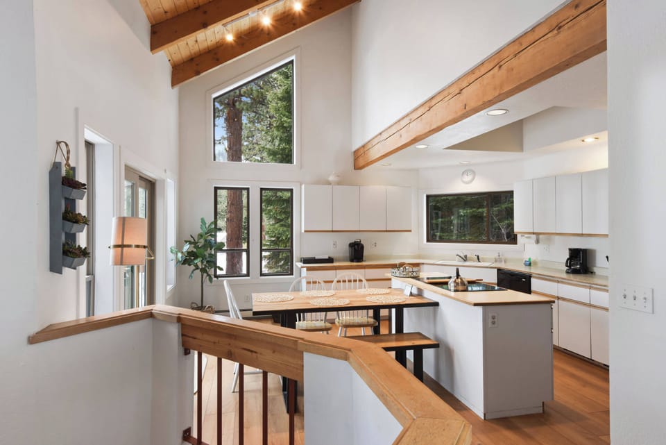 House, Multiple Beds, Patio, Mountain View (Incline Village Manor) | Private kitchen | Fridge, microwave, oven, stovetop