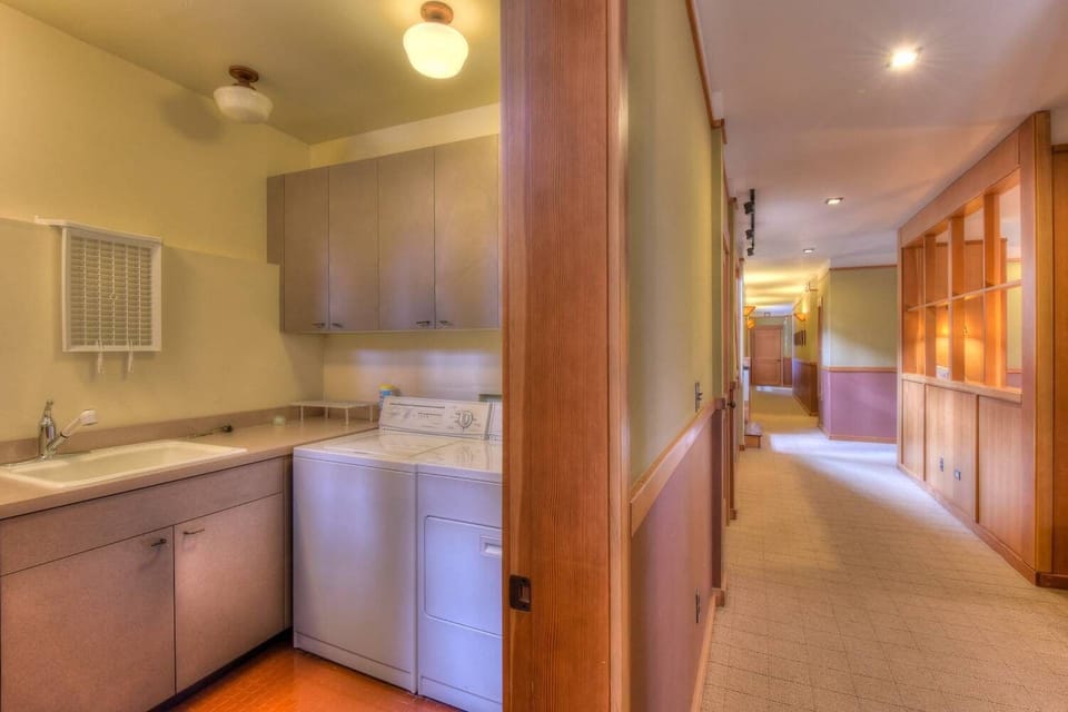 Luxury House, Multiple Beds, Hot Tub, Mountain View (Northstar Palace) | Interior