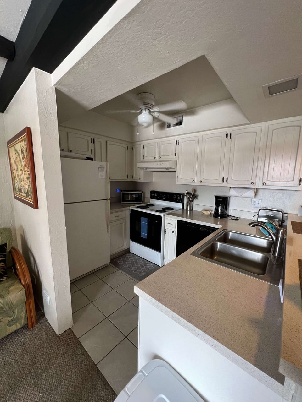 Condo, 1 Queen Bed with Sofa bed, Balcony, Ocean View (Casa De Emdeko #334) | Private kitchen | Fridge, microwave, oven, stovetop