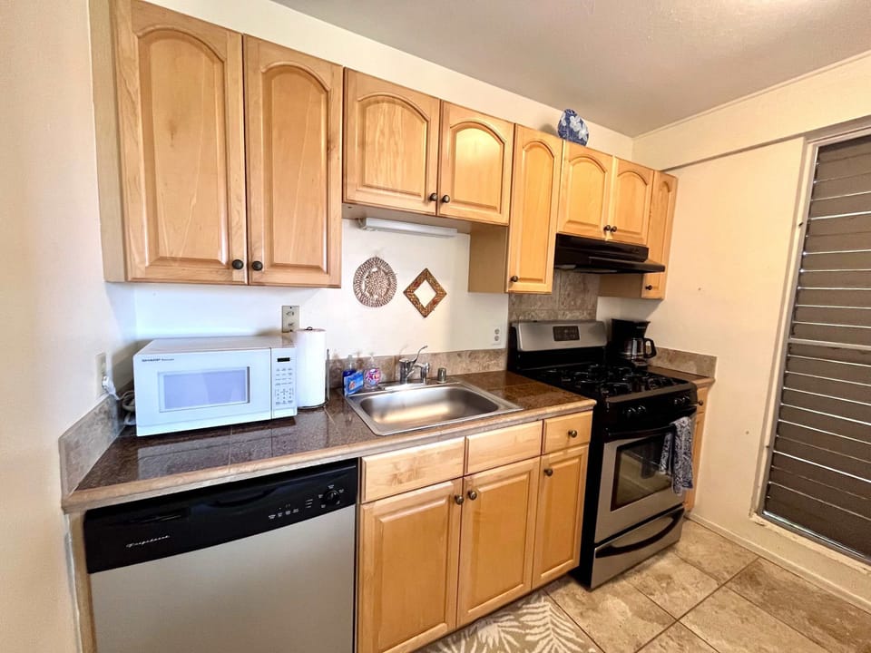 Condo, 1 King Bed with Sofa bed, Kitchen, Ocean View (Kona Mansions #C305) | Private kitchen | Fridge, microwave, oven, stovetop