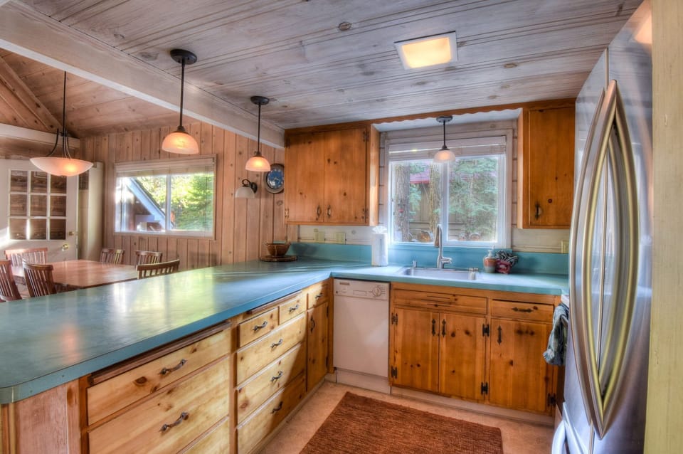 House, Multiple Beds, Fireplace, Mountain View (Woodland Chalet) | Private kitchen | Fridge, microwave, oven, stovetop