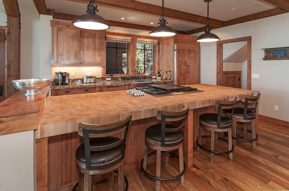 House, Multiple Beds, Patio, Mountain View (West Lake Serenity) | Private kitchen | Fridge, microwave, oven, stovetop