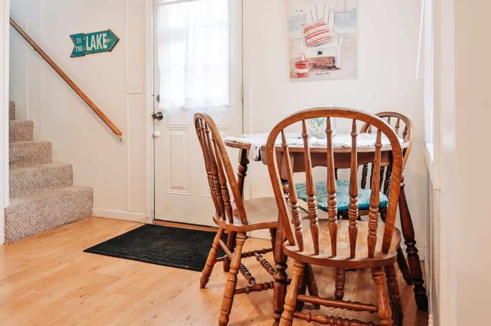 Seating for three in the kitchen