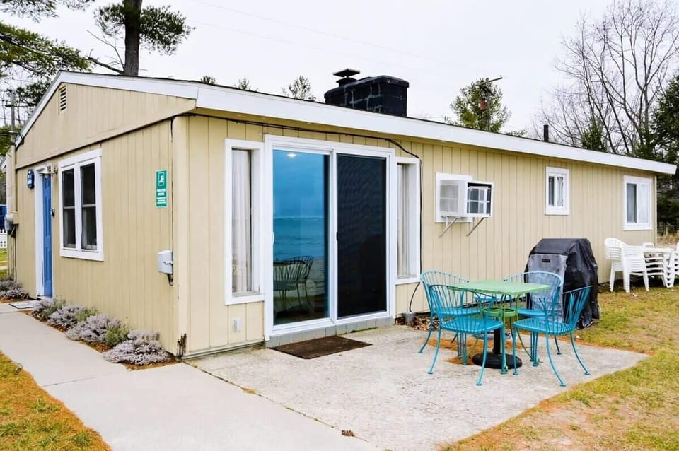 Outdoor space with seating for 4