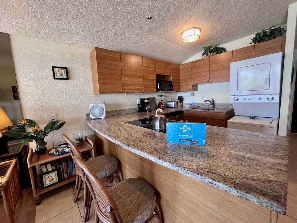 Condo, 1 King Bed, Lanai, Ocean View (Kona Isle #D31) | Private kitchen | Fridge, microwave, oven, stovetop