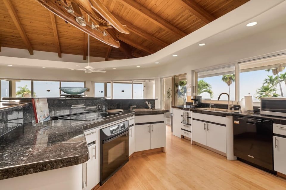 House, Multiple Beds, Patio, Ocean View (Kona Wa'a Paradise Getaway) | Private kitchen | Fridge, microwave, oven, stovetop