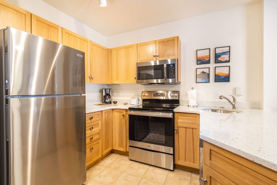 Kitchen alternate angle.