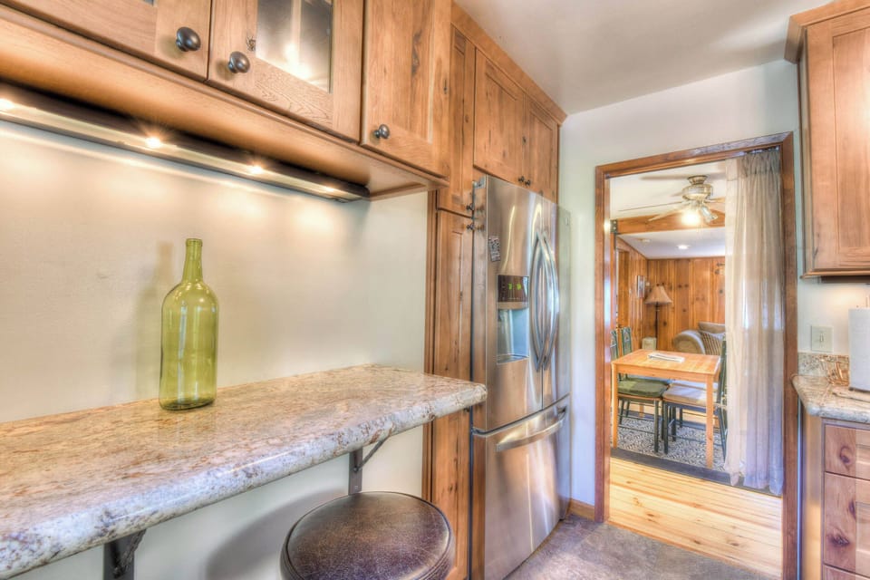 House, Multiple Beds, Patio, Mountain View (Moonlight Cove) | Interior
