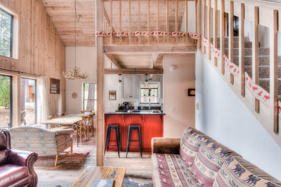 House, Multiple Beds, Patio, Mountain View (Rustic Tahoe Charm) | Living area | 42-inch flat-screen TV with digital channels, fireplace