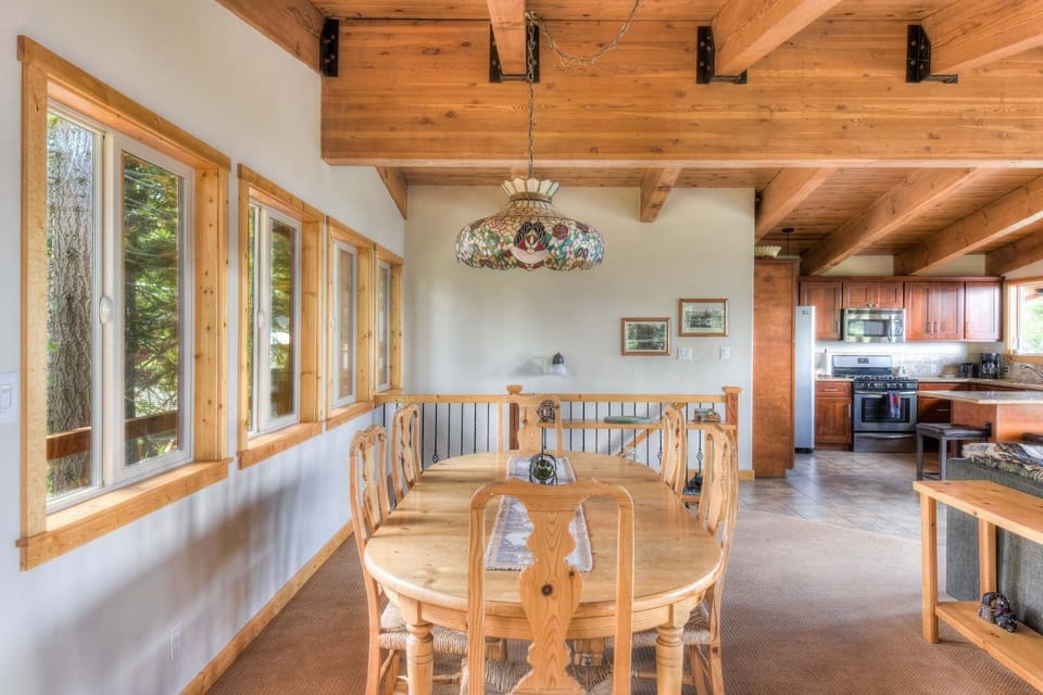 House, Multiple Beds, Patio, Mountain View (Chamberland Getaway) | Dining