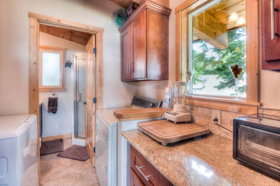 House, Multiple Beds, Patio, Mountain View (Chamberland Getaway) | Interior