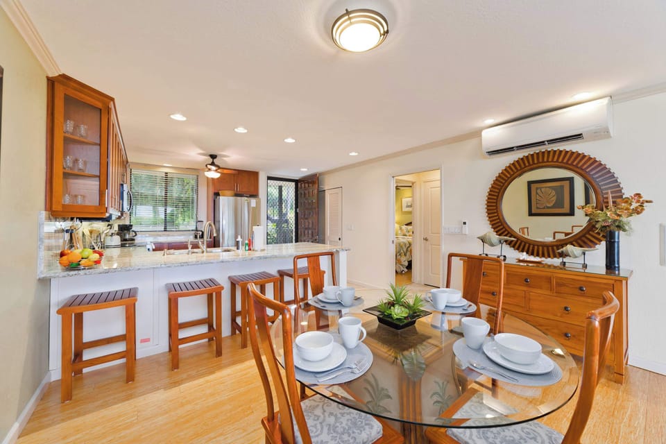 Condo, Multiple Beds, Balcony, Ocean View (Country Club Villas #208) | Dining