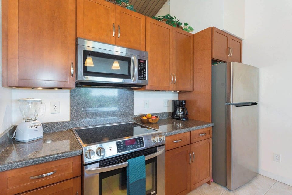 Condo, Multiple Beds, Lanai, Ocean View (Keauhou Resort #110) | Private kitchen | Fridge, microwave, oven, stovetop