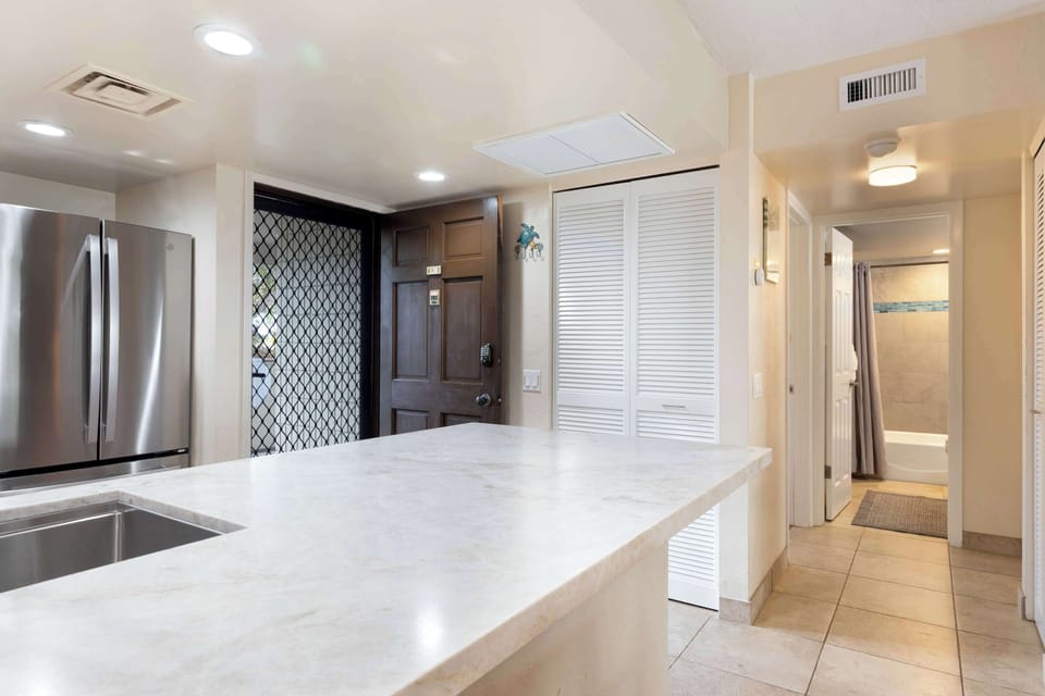 Condo, Multiple Beds, Partial Ocean View (White Sands Village #120) | Interior