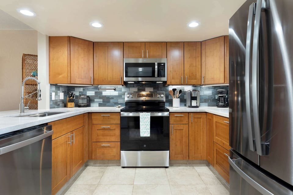 Condo, Multiple Beds, Partial Ocean View (White Sands Village #120) | Private kitchen | Fridge, microwave