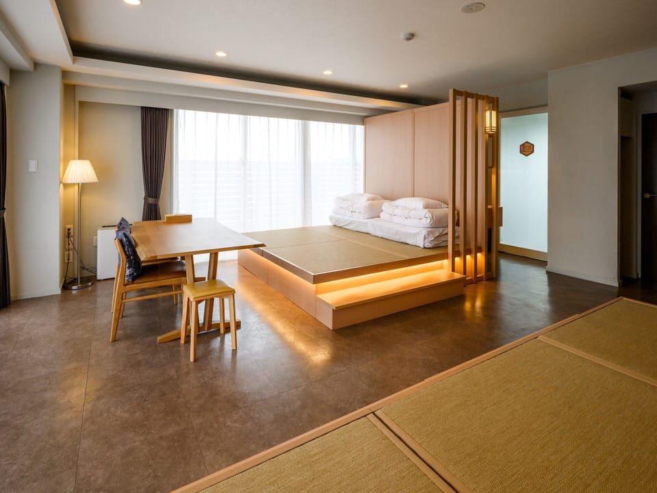 Room | Down comforters, desk, blackout drapes, WiFi (free)