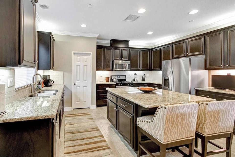 Kitchen & Island