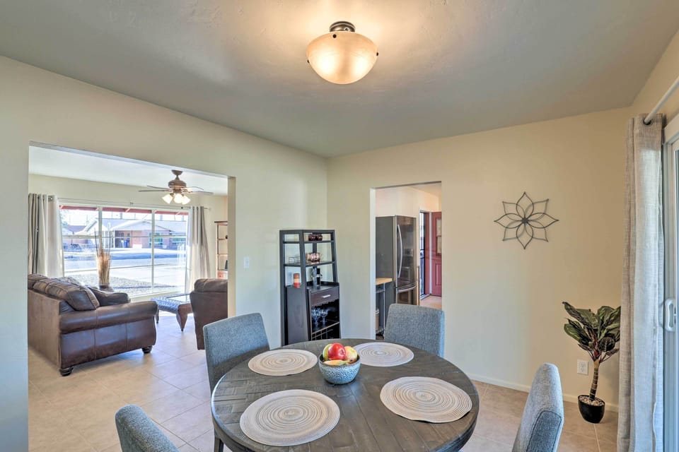 Dining Area | Dishes & Flatware Provided
