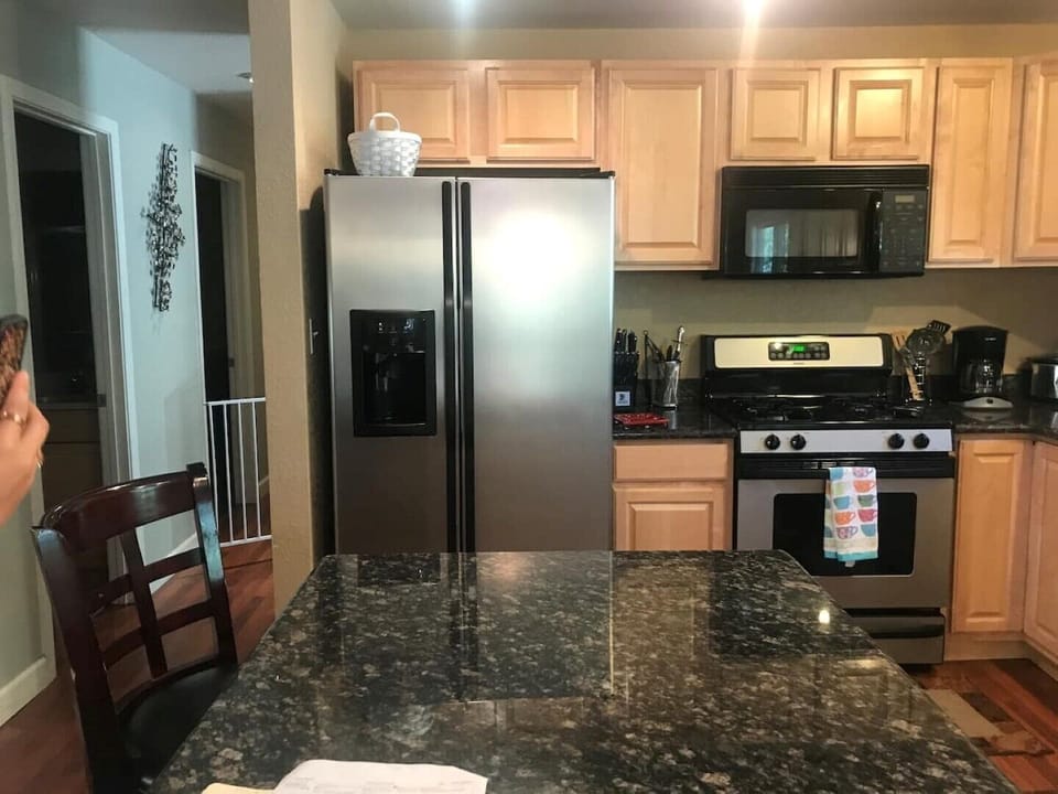 Gas stove, granite counter tops