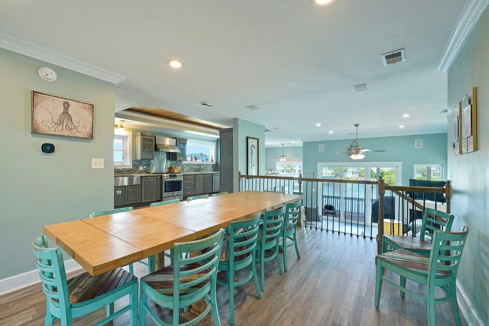 The Great Escape - Crystal Beach - Dining Space